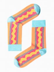 Skarpety męskie we wzory - pomarańczowe V14. Brązowe skarpety męskie Ombre Clothing, bez wzorów, z bawełny. W wyprzedaży za 3.99 zł.