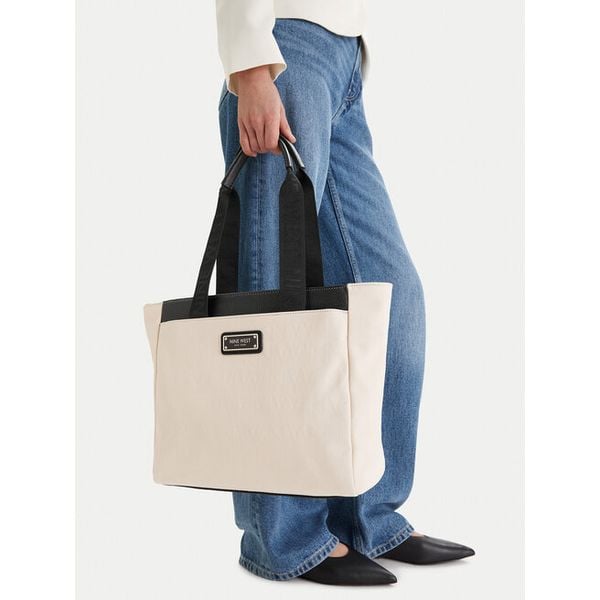 Torebka Nine West. Białe torebki do ręki damskie Nine West, bez wzorów, bez dodatków. Za 169.99 zł.