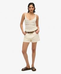 Superdry Mid Rise Denim Hot Short szorty jeansowe. Białe szorty damskie Superdry., bez wzorów, z bawełny. Za 233.50 zł.