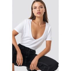NA-KD Basic T-shirt z dekoltem V - White. T-shirty damskie marki NA-KD Basic. Za 52.95 zł.