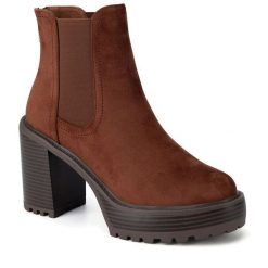 Botki Nine West. Brązowe botki damskie Nine West, bez obcasa, na słupku, bez zapięcia. Za 299.99 zł.