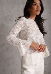 Beżowy Bluzka z Koronki Ozdobiona Rozkloszowanymi Rękawami i Falbanką na Dole Sanovia. Brązowe t-shirty i topy dla dziewczynek Renee, bez wzorów, z jeansu, bez ramiączek. Za 99.99 zł.