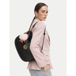 Torebka LOVE MOSCHINO. Czarne torebki do ręki damskie Love Moschino, bez wzorów, klasyczne, bez dodatków. Za 1,029.00 zł.