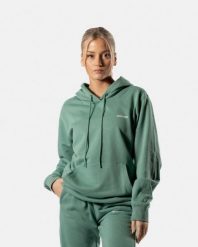 Damska bluza z kapturem 365 oversize z kieszenią kangurką – ciemnozielony. Zielone bluzy damskie AESTHETIC WOLF, s, bez wzorów, z bawełny, z kapturem, na fitness i siłownię. Za 159.99 zł.