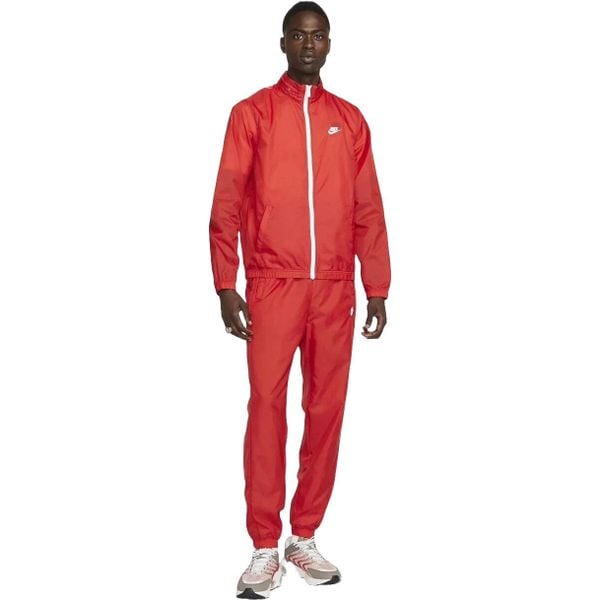 Dres Nike Sportswear Club, Mężczyźni. Czerwone buty sportowe męskie Nike, z dresówki, bez zapięcia, na fitness i siłownię. Za 390.00 zł.