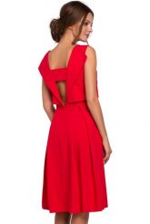 Elegancka rozkloszowana sukienka z dekoltem na plecach czerwona. Czerwone sukienki damskie Sukienki.shop, do pracy, xl, bez wzorów, biznesowe, bez kołnierzyka, bez ramiączek, midi, rozkloszowane. W wyprzedaży za 237.00 zł.