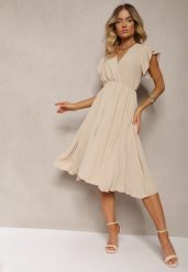 Beżowa Sukienka z Trójkątnym Dekoltem z Gumką w Pasie o Plisowanym Kroju Doetta. Brązowe sukienki damskie Renee, m, bez wzorów, eleganckie, bez kołnierzyka, bez ramiączek, midi, plisowane. Za 54.99 zł.