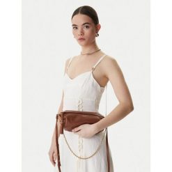 Torebka Coccinelle. Brązowe torebki do ręki damskie Coccinelle, bez wzorów, klasyczne, bez dodatków. Za 1,209.00 zł.