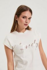 T-shirt z nadrukiem i koralikami biały. Białe bluzki damskie MOODO, l, bez wzorów, z bawełny, bez kołnierzyka, bez ramiączek. Za 69.99 zł.