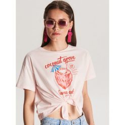 Koszulka z wiązaniem - Różowy. T-shirty damskie marki Cropp. Za 19.99 zł.