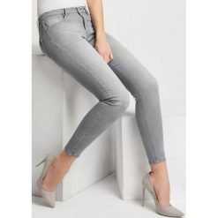 Jeansy premium power stretch. Szare jeansy damskie Orsay. Za 149.99 zł.