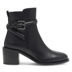 Botki GINO ROSSI. Czarne botki damskie Gino Rossi, bez obcasa, na słupku, bez zapięcia. Za 429.99 zł.