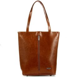 Torebka skórzana DAN-A T304 camel. Brązowe torebki do ręki damskie DAN-A, bez wzorów, ze skóry, bez dodatków. Za 349.99 zł.