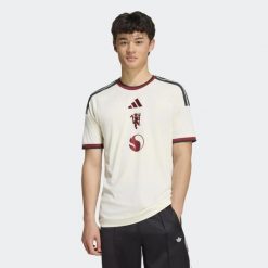 Koszulka z trzeciego zestawu Manchester United 26/27. Białe koszulki sportowe męskie Adidas, m, bez wzorów, z materiału, bez kołnierzyka, bez ramiączek, do piłki nożnej, climacool (adidas). Za 439.00 zł.