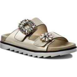 Klapki GUESS - Cambrie FLMBR2 LEL03 GOLD. Klapki damskie marki Guess. W wyprzedaży za 299.00 zł.