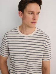 T-shirt regular w paski - beżowy. Brązowe t-shirty męskie Reserved, l, bez wzorów, z bawełny, bez kołnierzyka. W wyprzedaży za 59.99 zł.