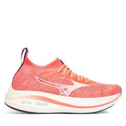 Buty do biegania Mizuno. Pomarańczowe obuwie sportowe damskie Mizuno, bez wzorów, do biegania. Za 589.99 zł.