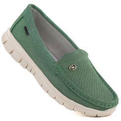 Skórzane półbuty damskie komfortowe zielone Jezzi 7075. Zielone półbuty damskie Jezzi, bez wzorów, ze skóry, bez obcasa, bez zapięcia. Za 129.99 zł.