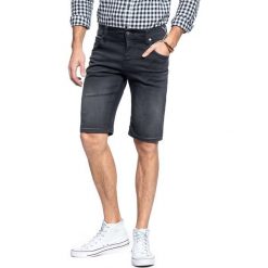 SPODENKI JEANSOWE MĘSKIE MUSTANG Chicago Short 1010193 4000 881. Szorty męskie Mustang, m, bez wzorów, z jeansu. Za 159.99 zł.