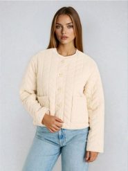 Pikowana kurtka w jodełkę zapinana na guziki - kremowy. Białe kurtki damskie Sinsay, l, bez wzorów, bez kaptura. Za 79.99 zł.