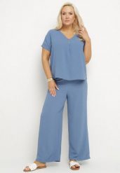 Niebieski Komplet o Fasonie Oversize Bluzka i Szerokie Spodnie Amisora. Niebieskie bluzki damskie Born2be, uniwersalny, bez wzorów, bez kołnierzyka, bez ramiączek. Za 79.99 zł.