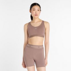 Biustonosz New Balance WB51032EAS – beżowy. Brązowe biustonosze New Balance, bez wzorów, z materiału. Za 249.99 zł.
