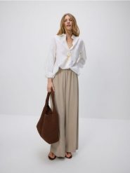 Pleciona torebka hobo - brązowy. Brązowe torebki do ręki damskie Reserved, bez wzorów, ze skóry, bez dodatków. W wyprzedaży za 179.99 zł.