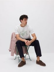 T-shirt regular z nadrukiem - złamana biel. T-shirty męskie Reserved, l, bez wzorów, z bawełny, bez kołnierzyka. W wyprzedaży za 35.99 zł.