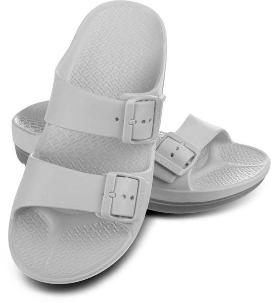 Klapki basenowe damskie Aqua Speed Alicante. Szare klapki damskie Aqua-Speed, bez wzorów, z materiału, eleganckie, bez obcasa. Za 84.99 zł.
