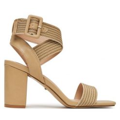 Sandały DeeZee. Brązowe sandały damskie DeeZee, bez wzorów, bez obcasa, na słupku, bez zapięcia. Za 149.99 zł.