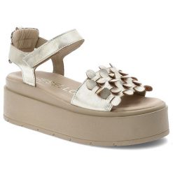 Sandały damskie Chebello, na grubej platformie skórzane z ozdobami zapinane na rzepy, złote, 4701-074-066. Żółte sandały damskie CheBello, z aplikacjami, bez obcasa, na platformie, bez zapięcia. Za 349.00 zł.