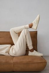 Spodnie dresowe z dzianiny waflowej w kolorze BRIGHT BEIGE - ARLES-L. Brązowe spodnie dresowe damskie Marsala, l, bez wzorów, z bawełny. Za 239.90 zł.