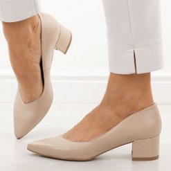 Beżowe s128 skórzane Polskie czółenka damskie na obcasie Prestige 2235/obl. Brązowe czółenka damskie Prestige, bez wzorów, z materiału, casualowe, bez obcasa, na obcasie, bez zapięcia. Za 419.00 zł.