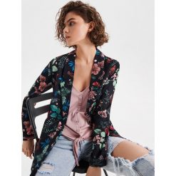 Wzorzysta marynarka - Czarny. Żakiety damskie Cropp. W wyprzedaży za 49.99 zł.
