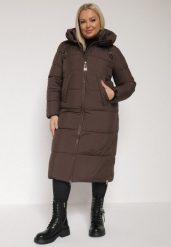 Brązowa Długa Kurtka Pikowana z Kapturem i Bocznymi Suwakami Mevoressa. Brązowe płaszcze damskie Born2be, na zimę, plus size, bez wzorów, z dzianiny, plus size, długie, z kapturem. Za 299.99 zł.