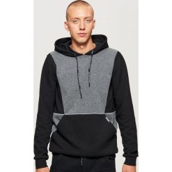 Bluza z kieszenią - Czarny. Czarne bluzy męskie Cropp. Za 119.99 zł.