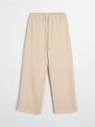 Spodnie straight leg - kremowy. Białe spodnie sportowe damskie Sinsay, l, bez wzorów. Za 49.99 zł.