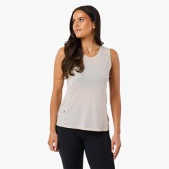 Koszulka na ramiączkach trening damska Swedemount Ultra Light Tanktop. Zielone koszulki sportowe damskie SWEDEMOUNT, bez wzorów, z syntetyku, bez kołnierzyka, bez ramiączek, do biegania. Za 99.99 zł.