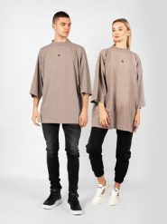 Yeezy Gap Engineered By Balenciaga T-Shirt "Logo" | 719614 TMVQ2 | Mężczyzna | Beżowy. Brązowe t-shirty męskie Yeezy Gap Engineered by Balenciaga, m, bez wzorów, z bawełny, bez kołnierzyka. W wyprzedaży za 499.00 zł.