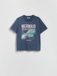 T-shirt z nadrukiem - niebieski. Niebieskie t-shirty damskie Reserved, l, bez wzorów, z bawełny, bez kołnierzyka. W wyprzedaży za 29.99 zł.