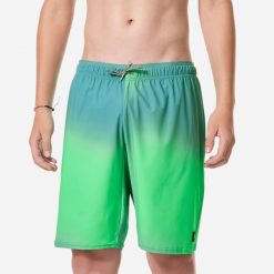 Szorty długie pływackie dla dzieci Decathlon Grad. Niebieskie szorty dla chłopców Decathlon, bez wzorów, z elastanu, sportowe. Za 59.99 zł.