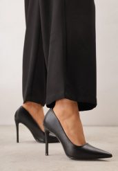 Czarne Minimalistyczne Szpilki VICES o Klasycznym Fasonie Saphosa. Czarne szpilki damskie Renee, bez wzorów, z satyny, bez obcasa, bez zapięcia. Za 119.99 zł.