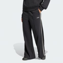 Spodnie z wyszywaną grafiką Seasonal Essentials Colourpop. Białe spodnie dresowe damskie Adidas, s, bez wzorów, z bawełny. Za 249.20 zł.