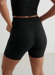 Damskie kolarki prążkowane, midi, squat proof Ribbed Performance czarne. Czarne szorty sportowe damskie Aim'n, m, bez wzorów, z dzianiny, z podwyższonym stanem, na fitness i siłownię. Za 139.20 zł.