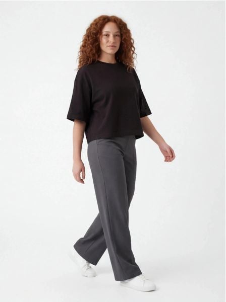 Koszulka damska oversize BLACK. Czarne t-shirty damskie Wings, l, bez wzorów, z bawełny, eleganckie, bez kołnierzyka. Za 149.90 zł.