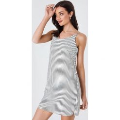 Rut&Circle Sukienka w paski Mira - White. Sukienki damskie Rut&Circle, w paski, z tkaniny. Za 146.95 zł.