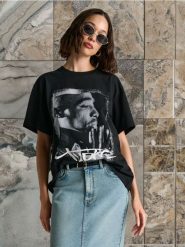 Koszulka 2Pac - czarny. Czarne t-shirty damskie Sinsay, l, bez wzorów, z bawełny, bez kołnierzyka. Za 39.99 zł.
