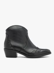 Czarne krótkie botki kowbojki z nitami. Czarne botki damskie Brawo sp. z o.o., ze skóry, rockowe, za kostkę, bez obcasa, bez zapięcia. Za 549.99 zł.
