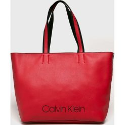 Calvin Klein - Torebka. Czerwone torby na ramię damskie Calvin Klein. Za 579.90 zł.