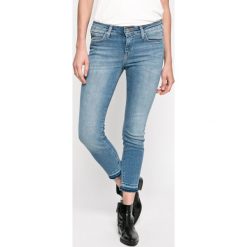 Lee - Jeansy Scarlett. Niebieskie jeansy damskie Lee. W wyprzedaży za 279.90 zł.